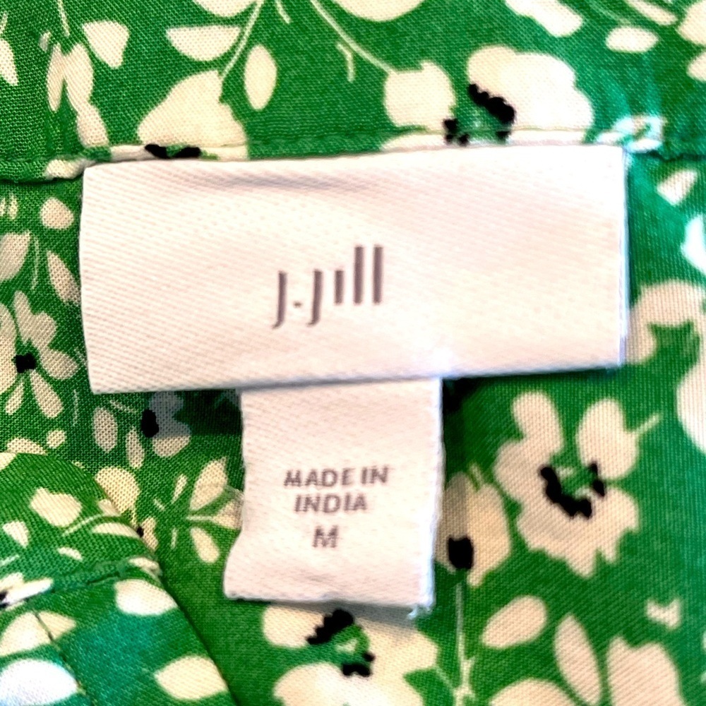 J Jill size medium Green Floral Ultra soft split neck pullover 3 button blouse - Picture 3 of 5